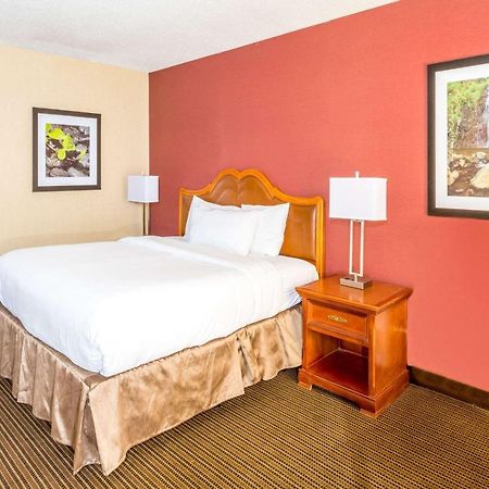 Ramada By Wyndham Salt Lake City North Temple מראה חיצוני תמונה