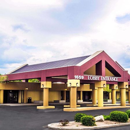 Ramada By Wyndham Salt Lake City North Temple מראה חיצוני תמונה