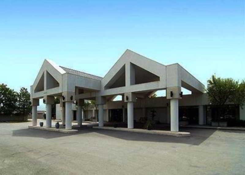 Ramada By Wyndham Salt Lake City North Temple מראה חיצוני תמונה