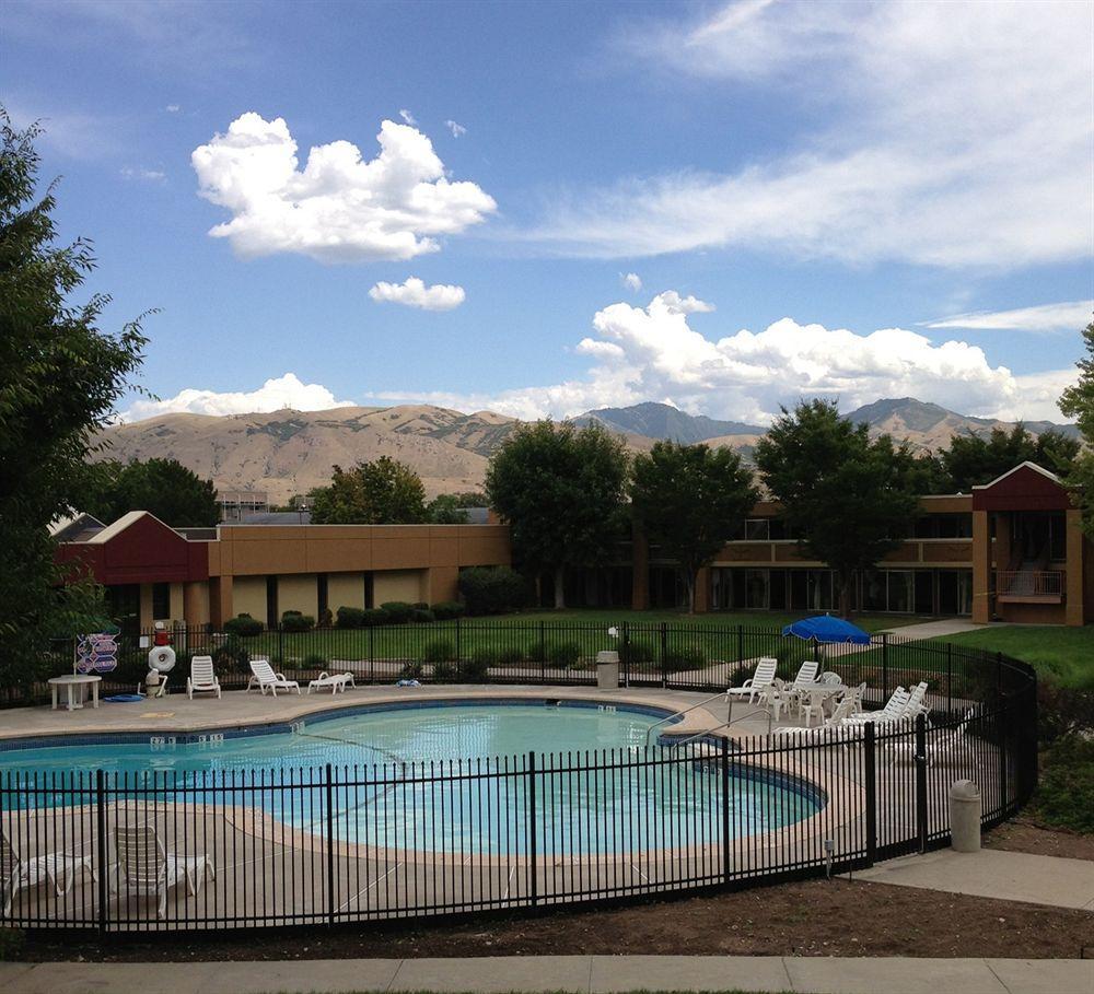 Ramada By Wyndham Salt Lake City North Temple מראה חיצוני תמונה