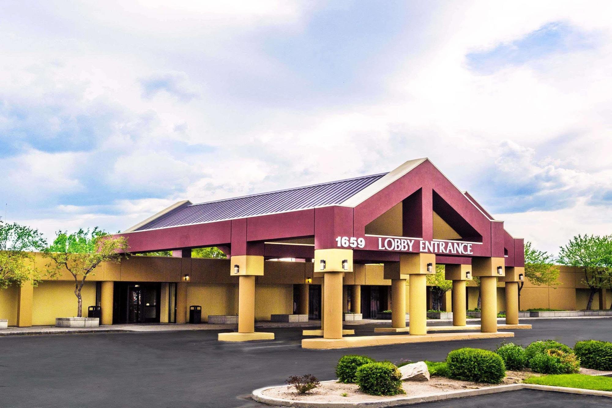 Ramada By Wyndham Salt Lake City North Temple מראה חיצוני תמונה