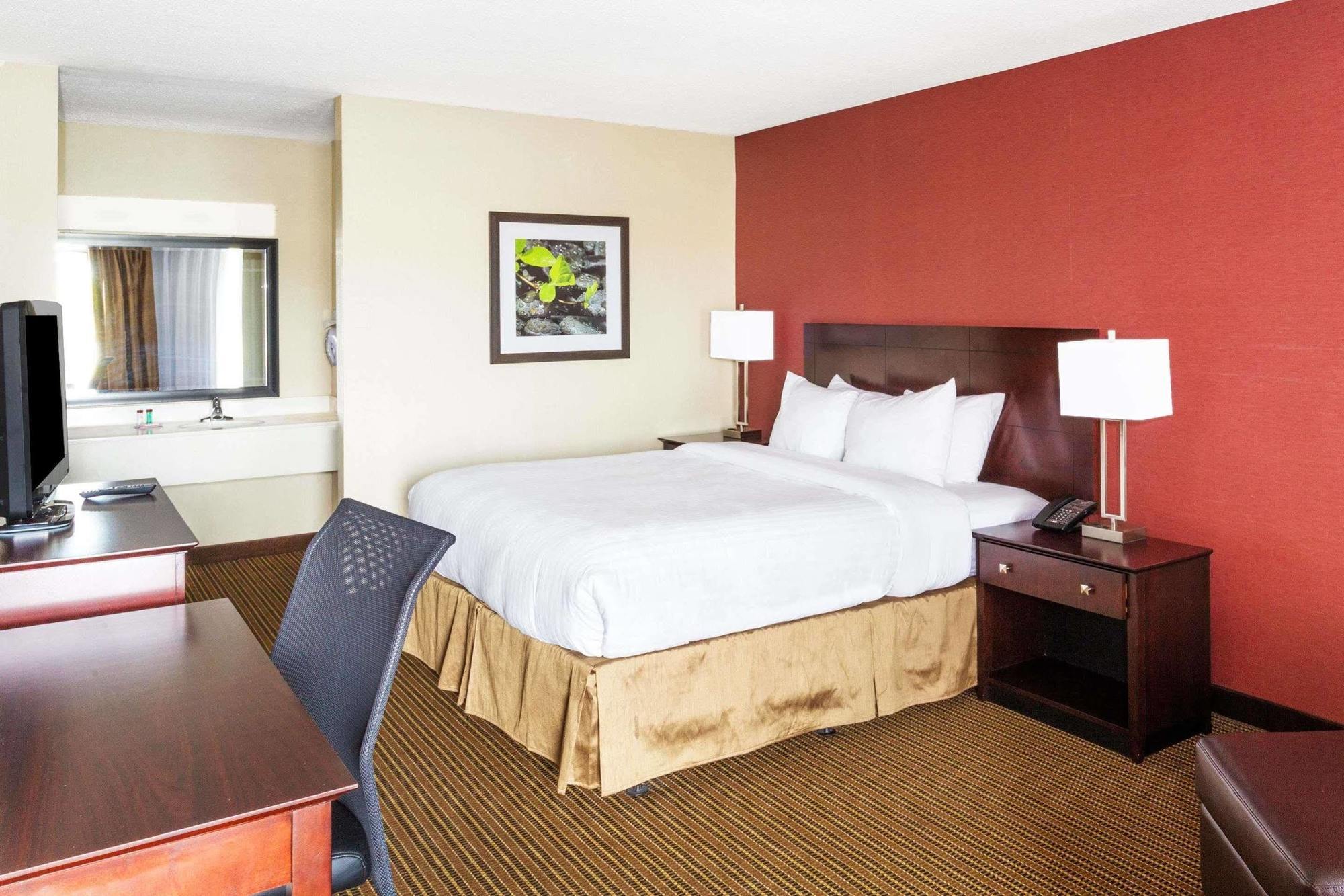 Ramada By Wyndham Salt Lake City North Temple מראה חיצוני תמונה