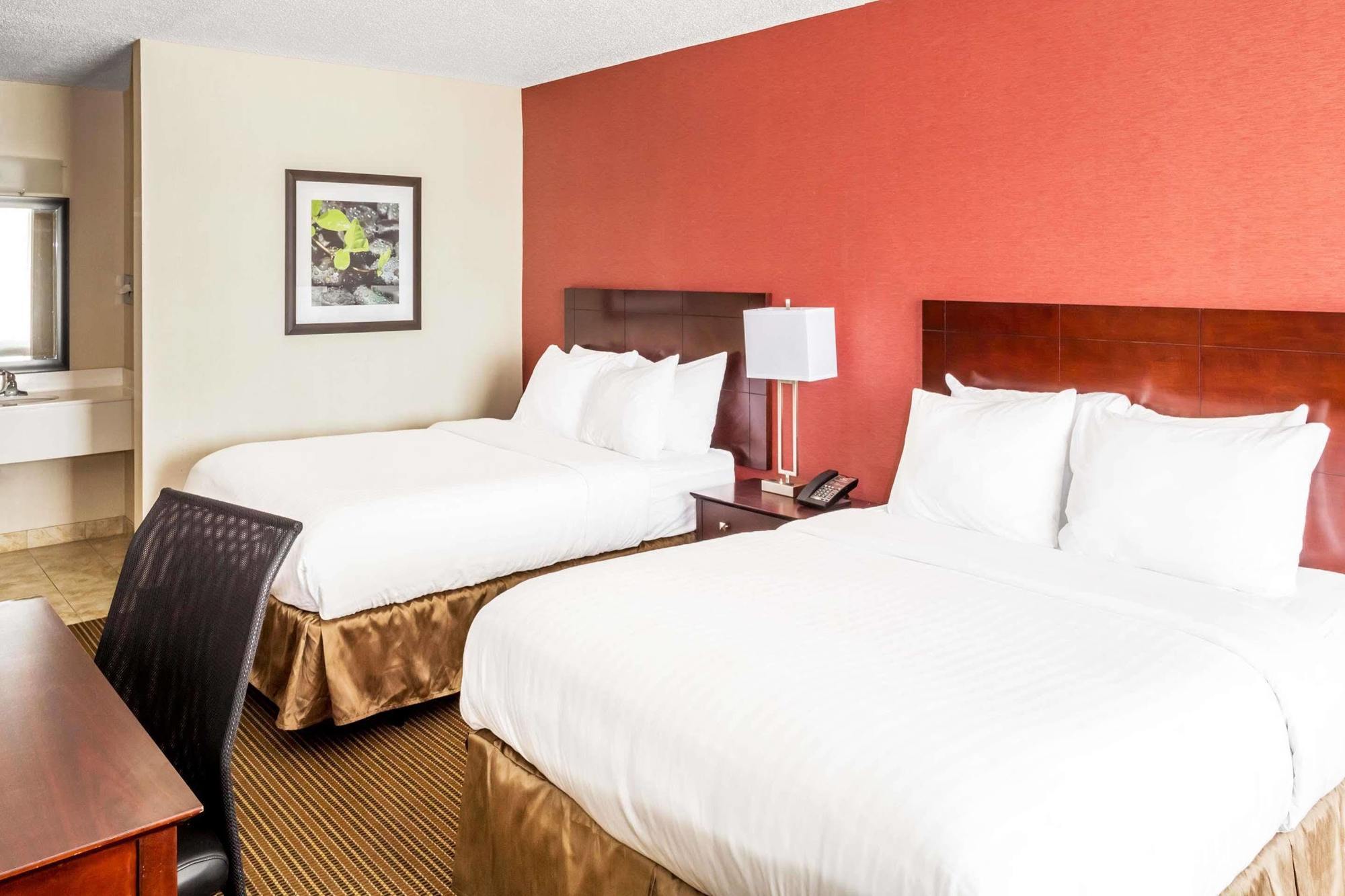 Ramada By Wyndham Salt Lake City North Temple מראה חיצוני תמונה