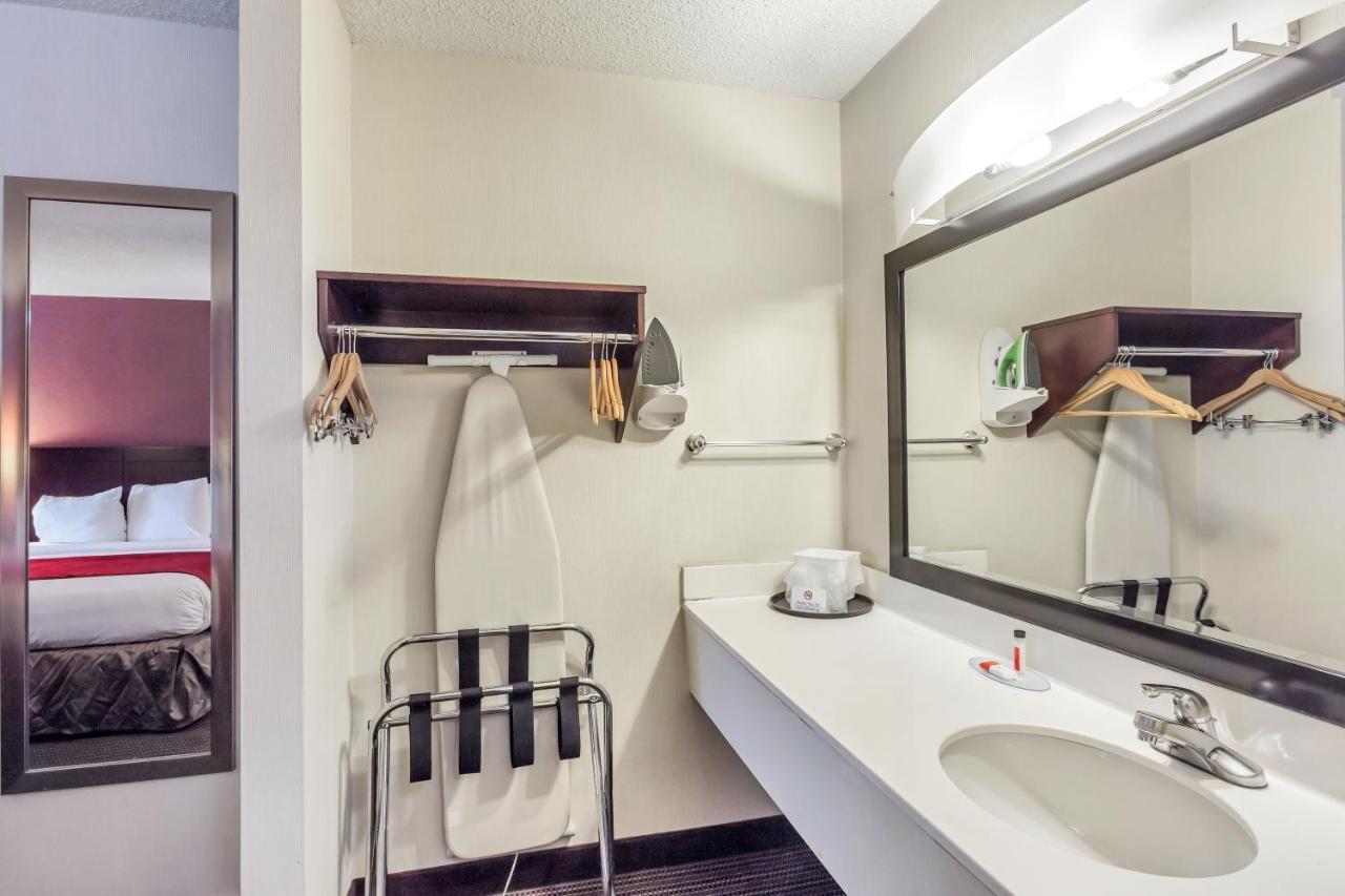 Ramada By Wyndham Salt Lake City North Temple מראה חיצוני תמונה
