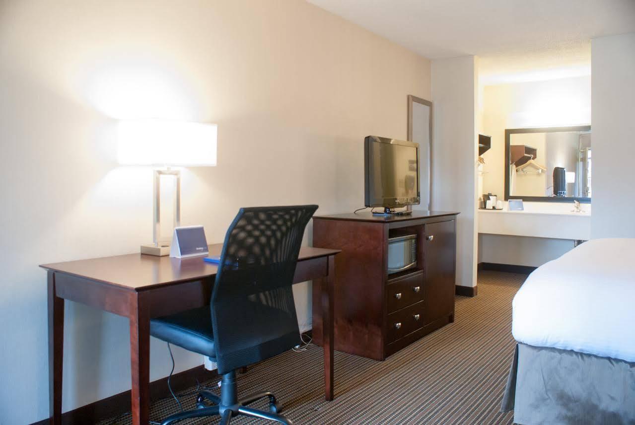 Ramada By Wyndham Salt Lake City North Temple מראה חיצוני תמונה